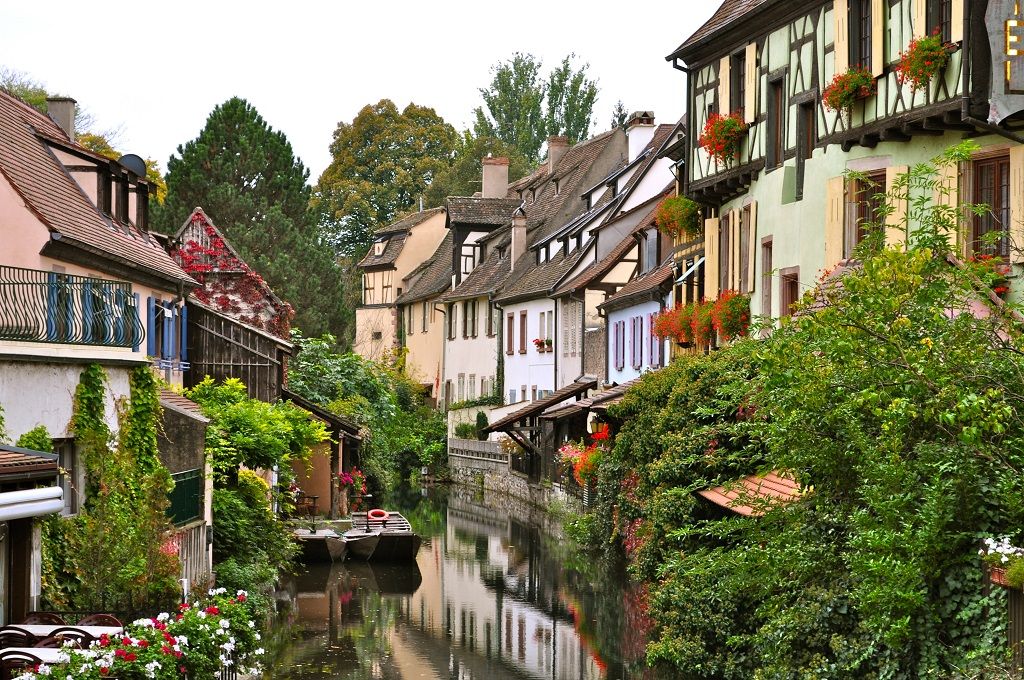 AD-Places-That-Are-Straight-Out-Of-Fairy-Tales-01-1