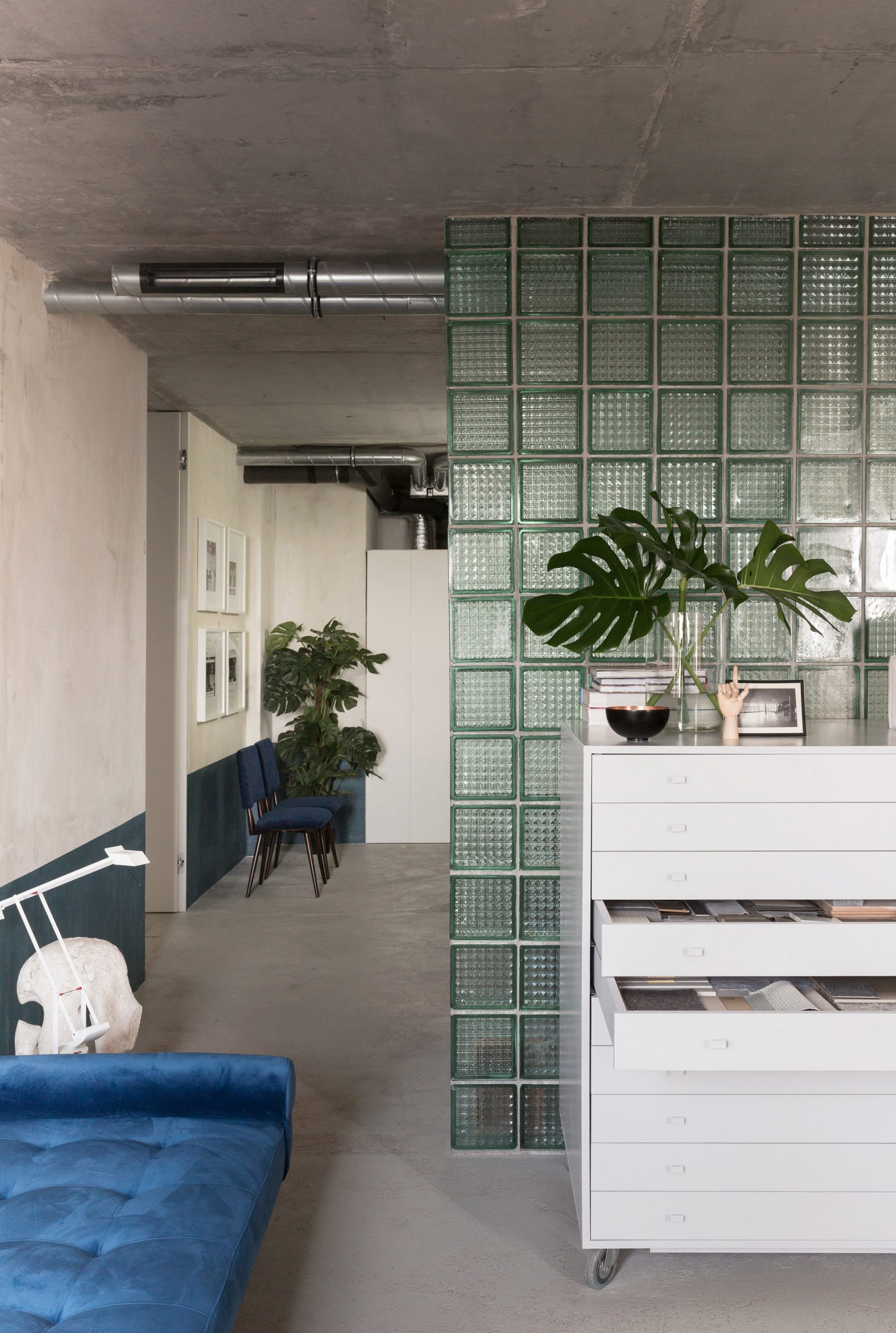 Thiet ke noi that BelDecor vn studio11 office in minsk dezeen 2364 col 4 1704x2534
