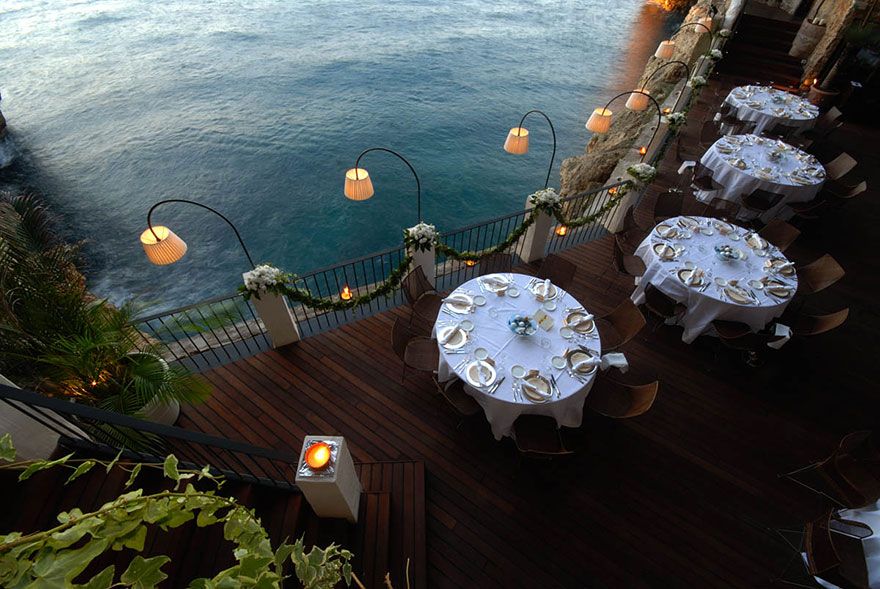 Interior-Design-Beldecor-AD-Italian-Cave-Restaurant-Grotta-Palazzese-In-The-Town-Of-Polignano-Mare-08