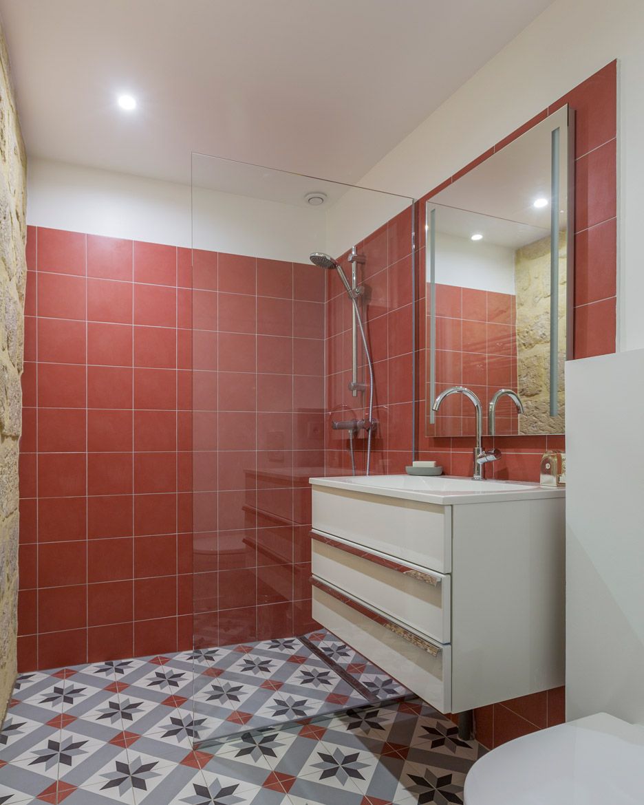 Thiet-ke-noi-that-BelDecor-vn-ngac-nhien-voi-thiet-ke-hoan-toan-moi-cho-ngoi-nha-duoi-tang-ham-da-bi-bo-hoang-70-nam 4ec755e890